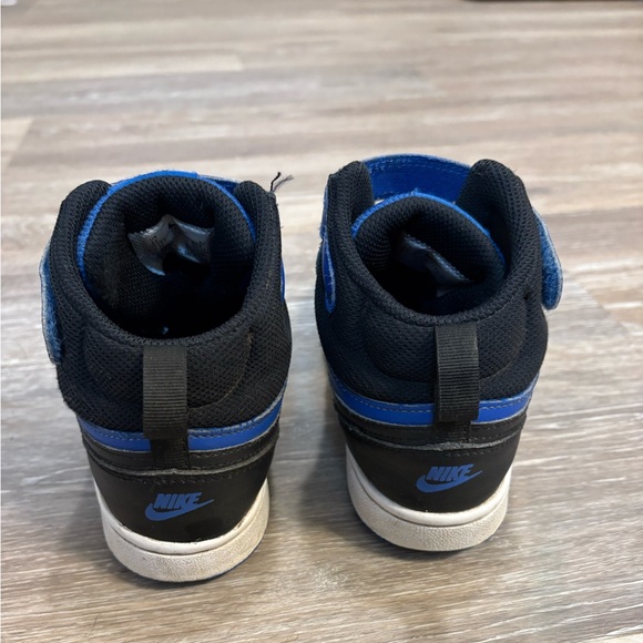 Nike court borough high tops. Boys size 1 - Picture 4 of 4